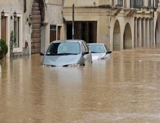 Hochwasser - Risiken für Autofahrer