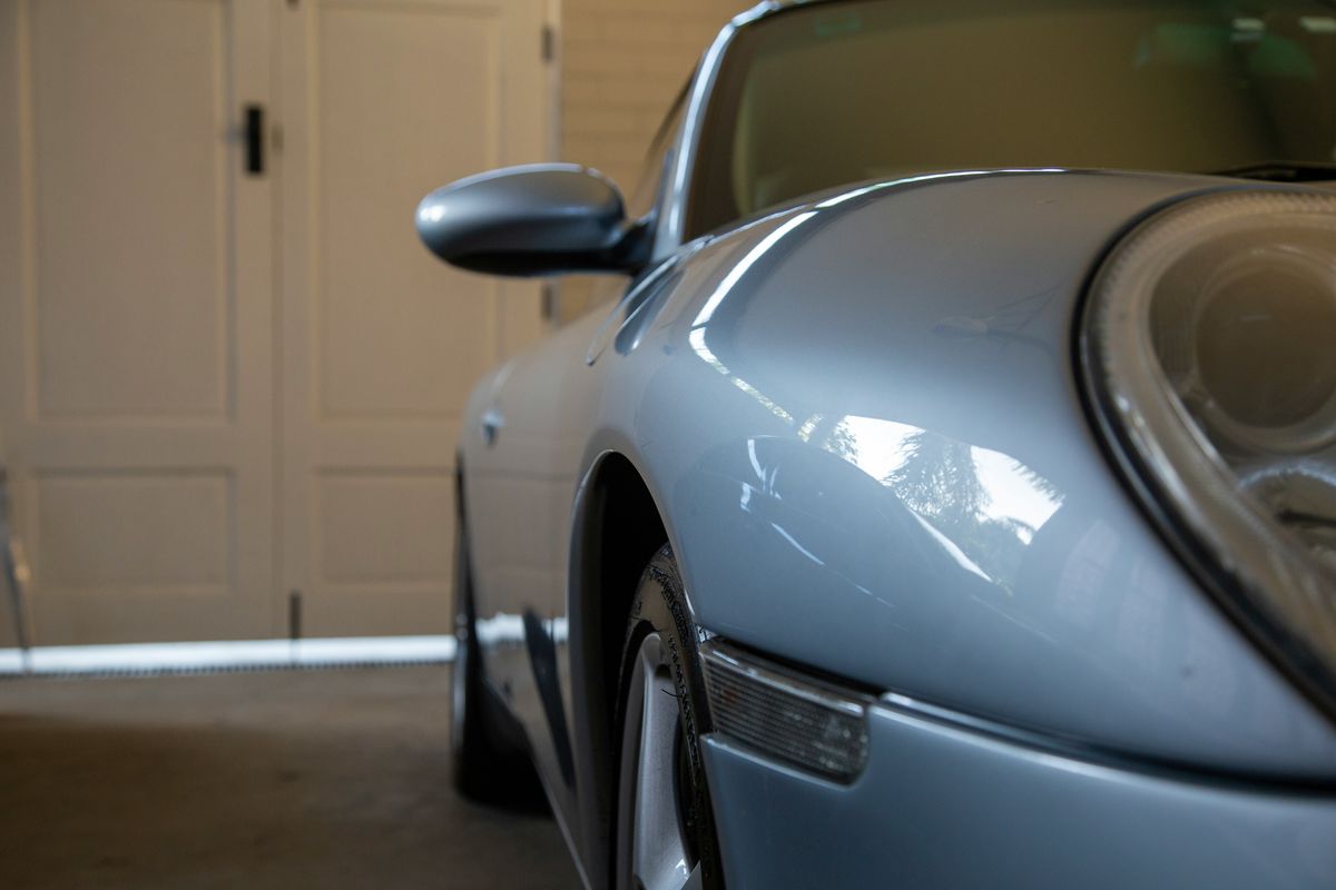 Foto: Tor-Drama - Garage killt Porsche.