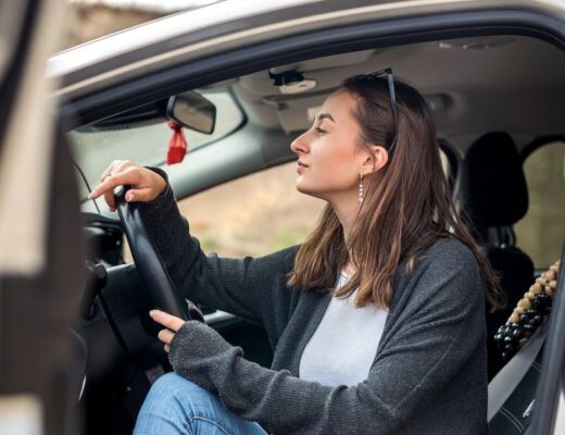 Viele Regeln - mit Fahranfängern das Autofahren üben